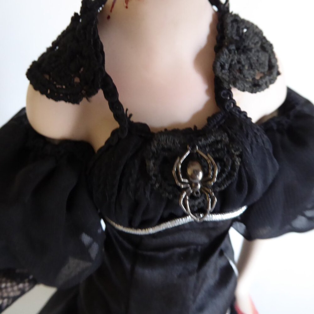 OOAK 18” DRACULA BRIDE VAMPIRE LUCY SCARY GOTHIC HORROR UNDEAD DOLL PROP ODDITY - Picture 10 of 16